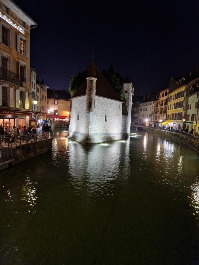 Face Au Lac Annecy Exterior photo